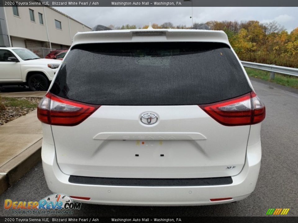 2020 Toyota Sienna XLE Blizzard White Pearl / Ash Photo #9