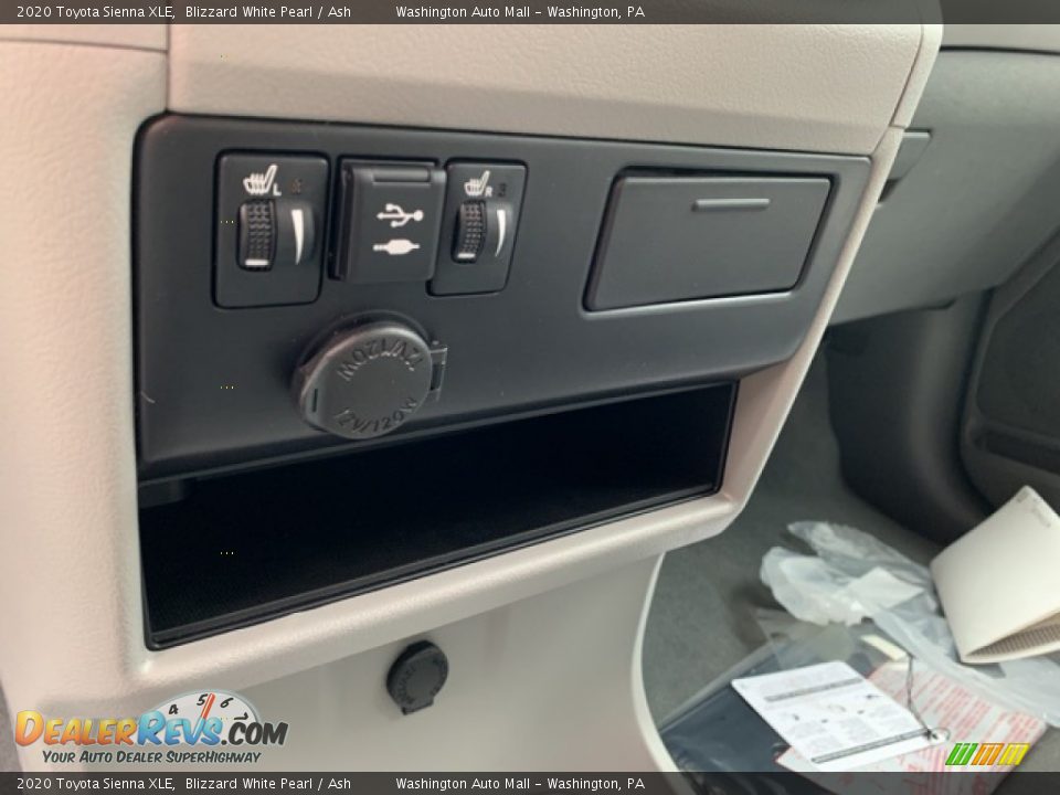 2020 Toyota Sienna XLE Blizzard White Pearl / Ash Photo #14