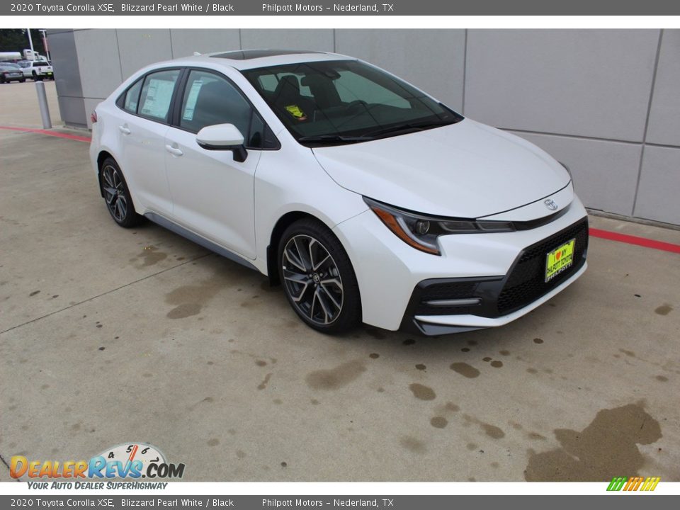 Front 3/4 View of 2020 Toyota Corolla XSE Photo #2