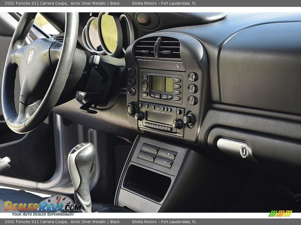 Controls of 2002 Porsche 911 Carrera Coupe Photo #41