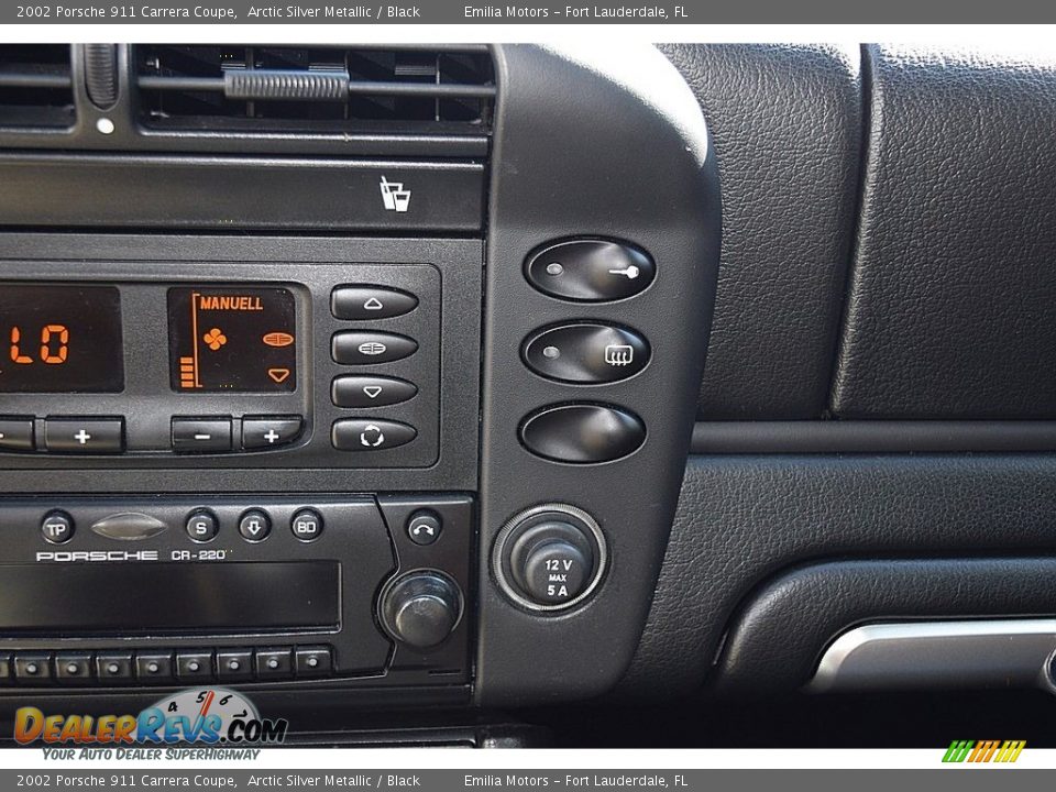 Controls of 2002 Porsche 911 Carrera Coupe Photo #67