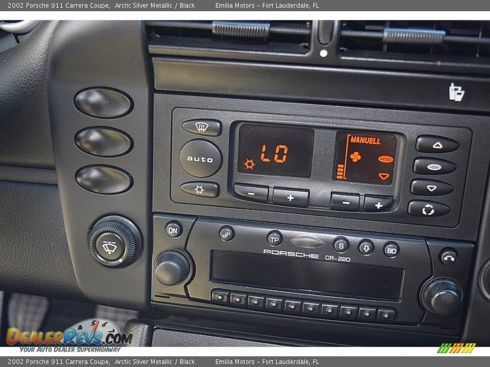 Controls of 2002 Porsche 911 Carrera Coupe Photo #68