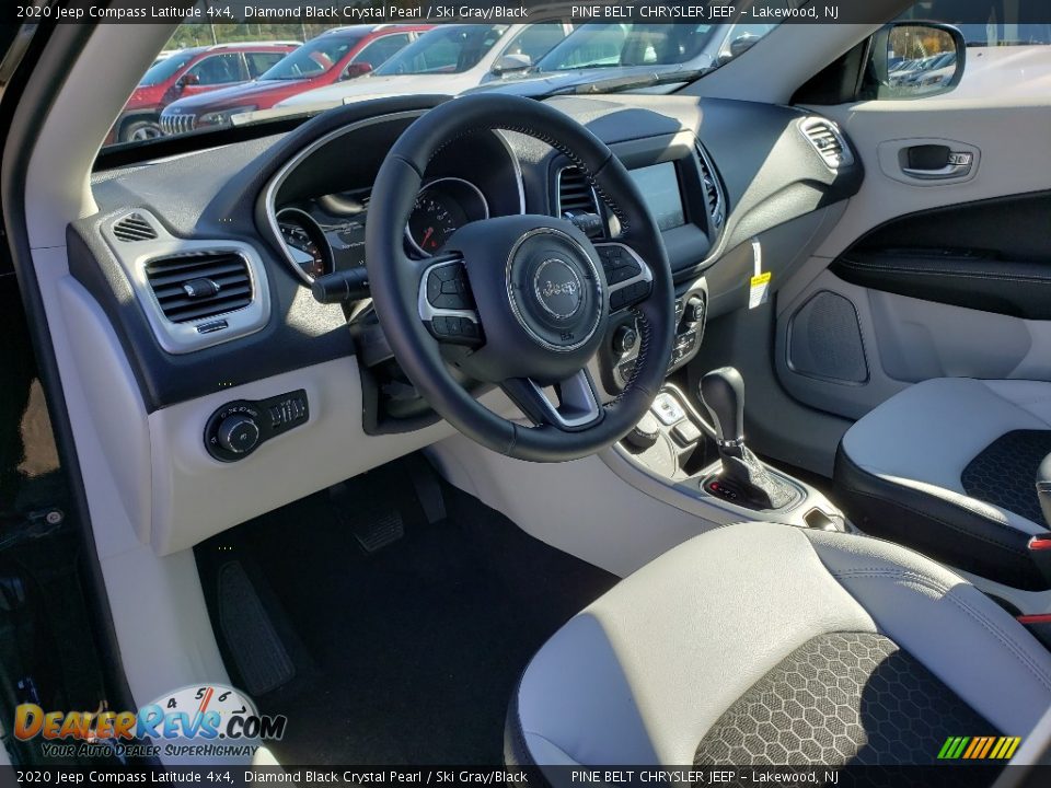 2020 Jeep Compass Latitude 4x4 Diamond Black Crystal Pearl / Ski Gray/Black Photo #7