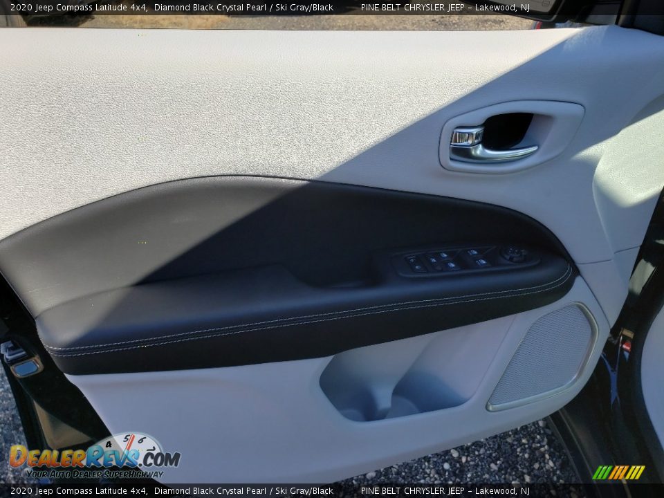2020 Jeep Compass Latitude 4x4 Diamond Black Crystal Pearl / Ski Gray/Black Photo #8