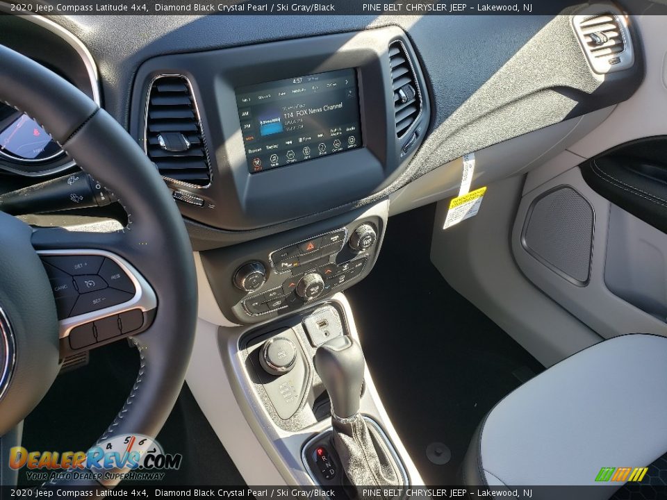 2020 Jeep Compass Latitude 4x4 Diamond Black Crystal Pearl / Ski Gray/Black Photo #10