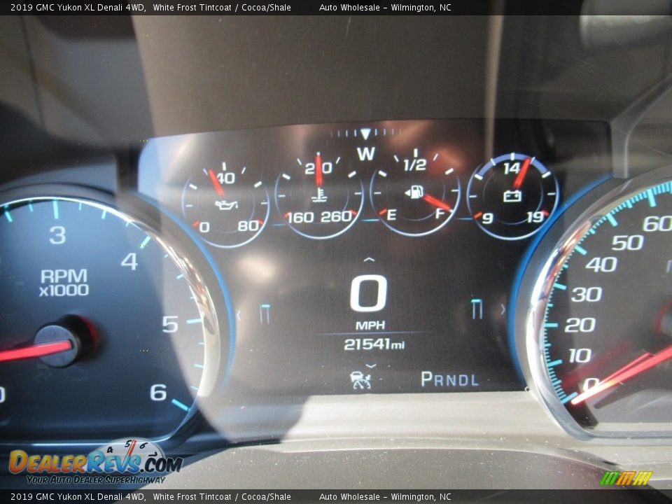 2019 GMC Yukon XL Denali 4WD White Frost Tintcoat / Cocoa/Shale Photo #16