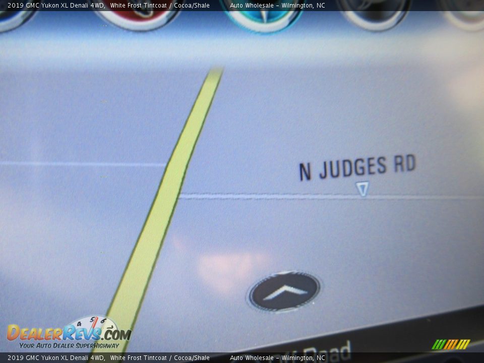 2019 GMC Yukon XL Denali 4WD White Frost Tintcoat / Cocoa/Shale Photo #17