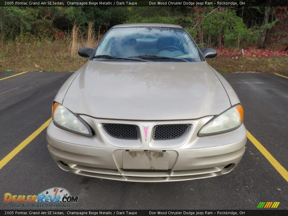 2005 Pontiac Grand Am SE Sedan Champagne Beige Metallic / Dark Taupe Photo #4