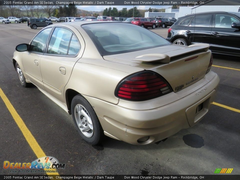 2005 Pontiac Grand Am SE Sedan Champagne Beige Metallic / Dark Taupe Photo #11