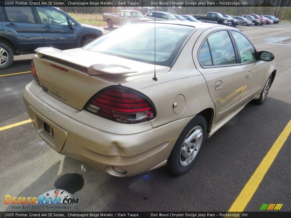 2005 Pontiac Grand Am SE Sedan Champagne Beige Metallic / Dark Taupe Photo #13