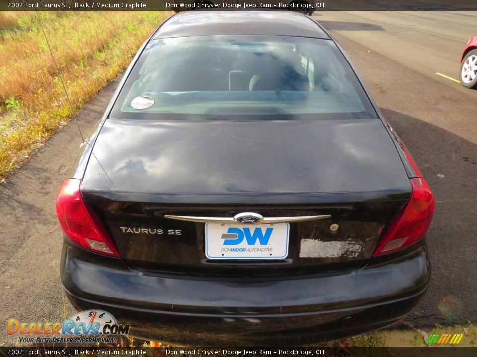 2002 Ford Taurus SE Black / Medium Graphite Photo #8