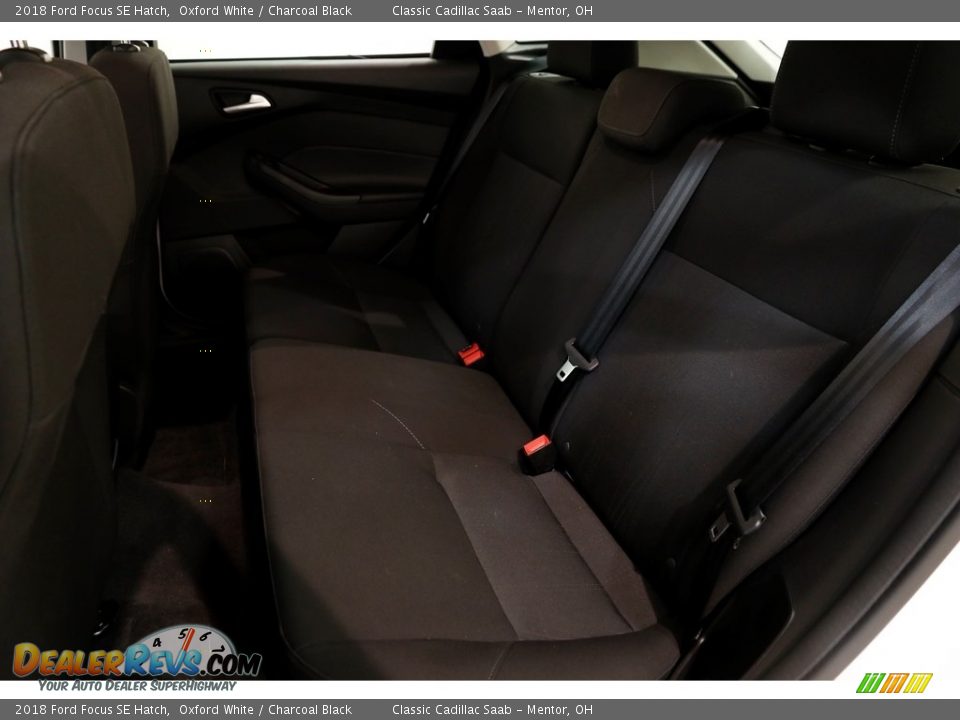2018 Ford Focus SE Hatch Oxford White / Charcoal Black Photo #15