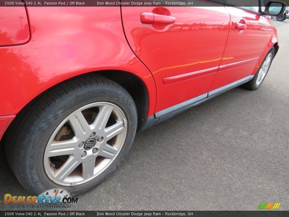 2006 Volvo S40 2.4i Passion Red / Off Black Photo #10