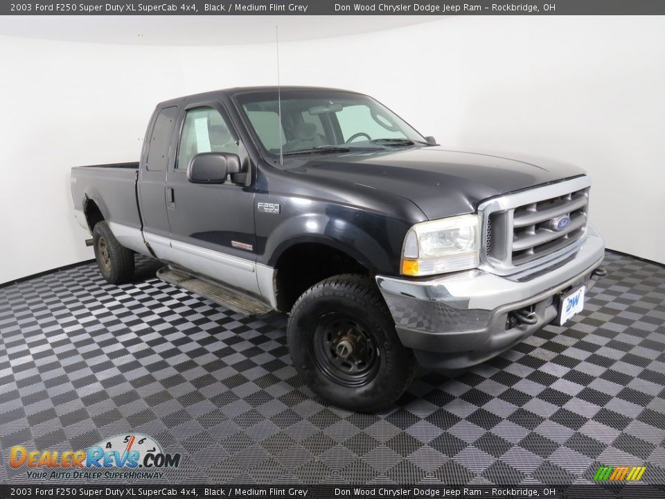 2003 Ford F250 Super Duty XL SuperCab 4x4 Black / Medium Flint Grey Photo #2