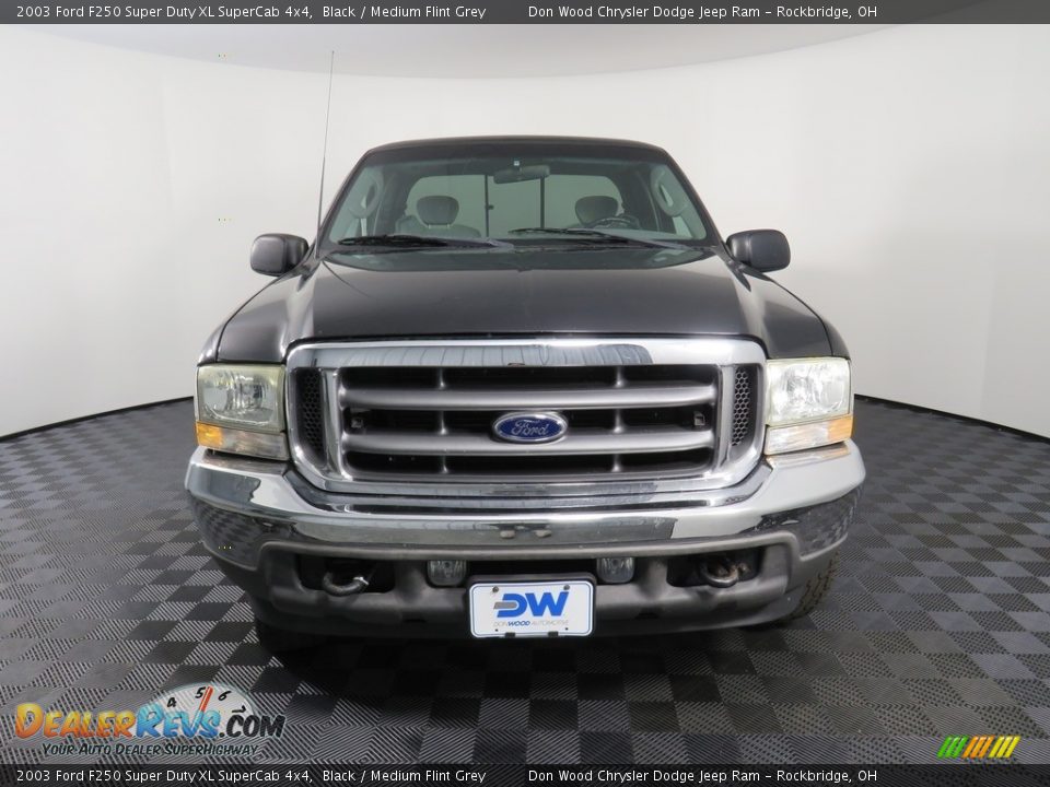 2003 Ford F250 Super Duty XL SuperCab 4x4 Black / Medium Flint Grey Photo #4