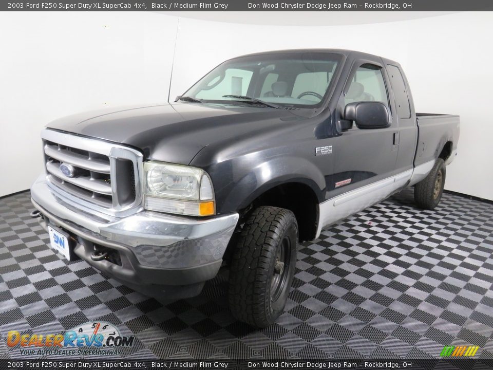 2003 Ford F250 Super Duty XL SuperCab 4x4 Black / Medium Flint Grey Photo #7