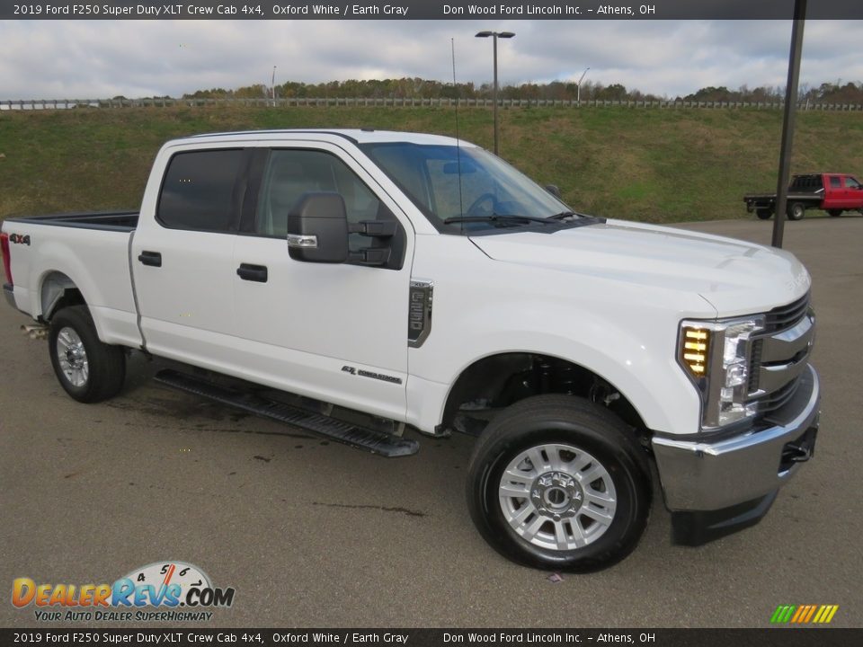 2019 Ford F250 Super Duty XLT Crew Cab 4x4 Oxford White / Earth Gray Photo #2