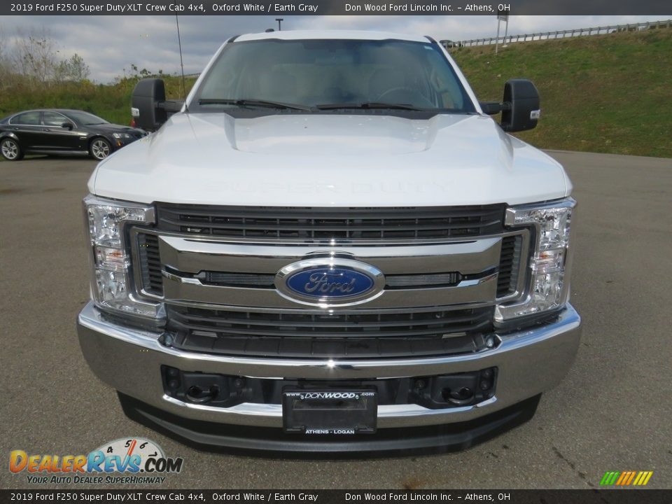 2019 Ford F250 Super Duty XLT Crew Cab 4x4 Oxford White / Earth Gray Photo #4