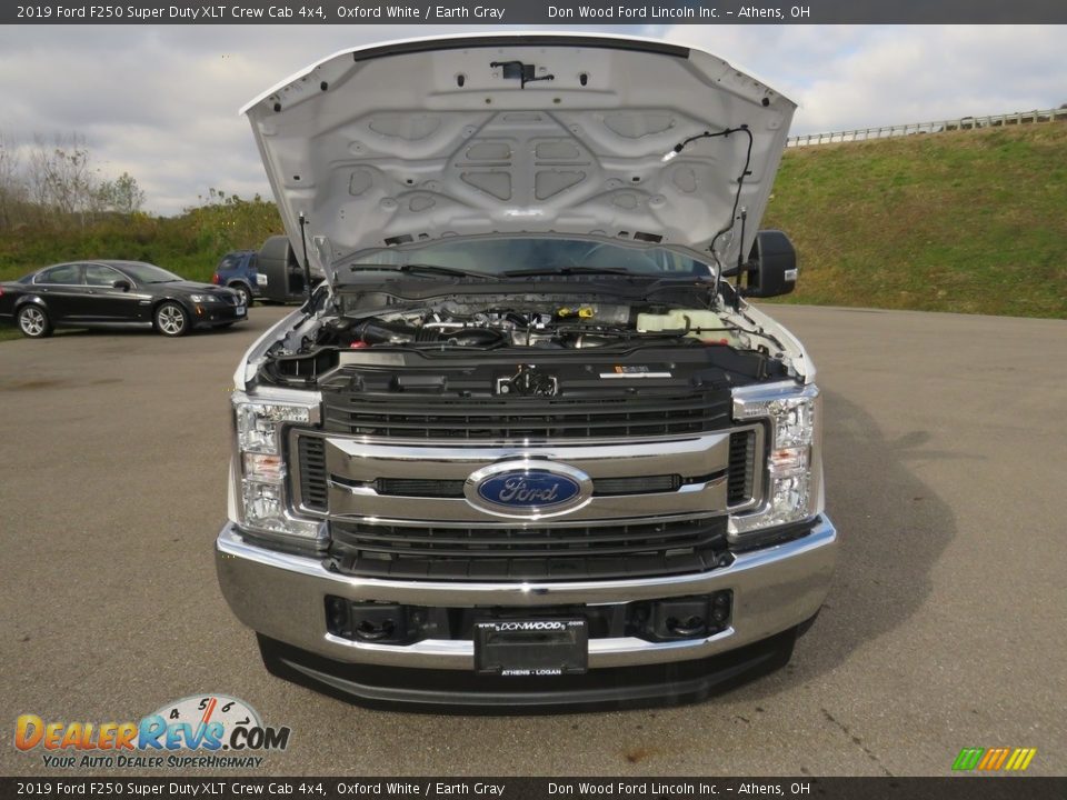 2019 Ford F250 Super Duty XLT Crew Cab 4x4 Oxford White / Earth Gray Photo #5