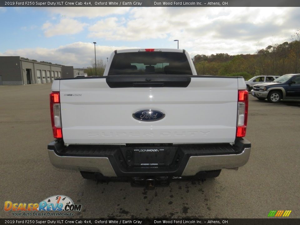 2019 Ford F250 Super Duty XLT Crew Cab 4x4 Oxford White / Earth Gray Photo #11