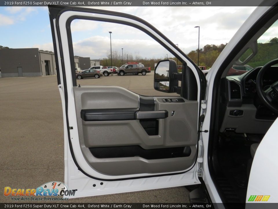 2019 Ford F250 Super Duty XLT Crew Cab 4x4 Oxford White / Earth Gray Photo #15