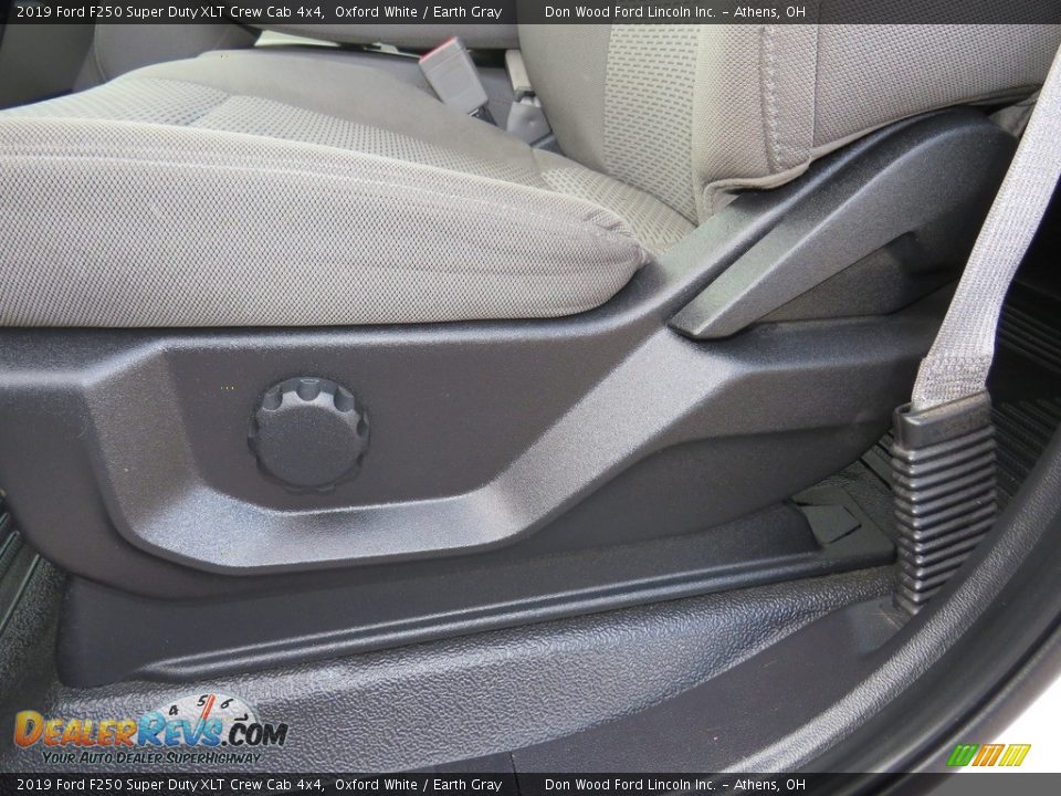 2019 Ford F250 Super Duty XLT Crew Cab 4x4 Oxford White / Earth Gray Photo #16