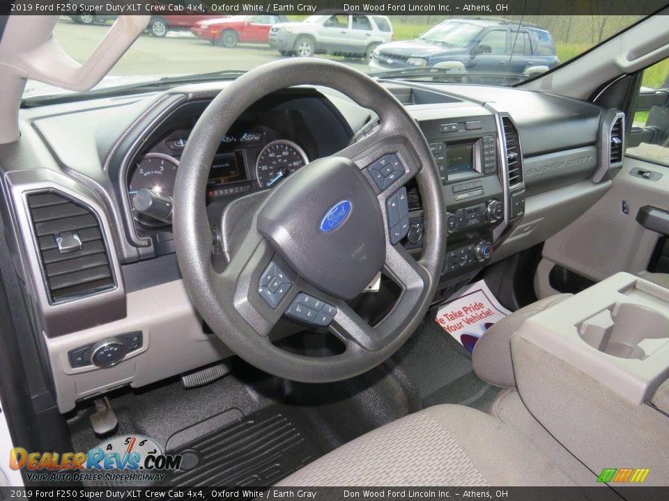 2019 Ford F250 Super Duty XLT Crew Cab 4x4 Oxford White / Earth Gray Photo #17