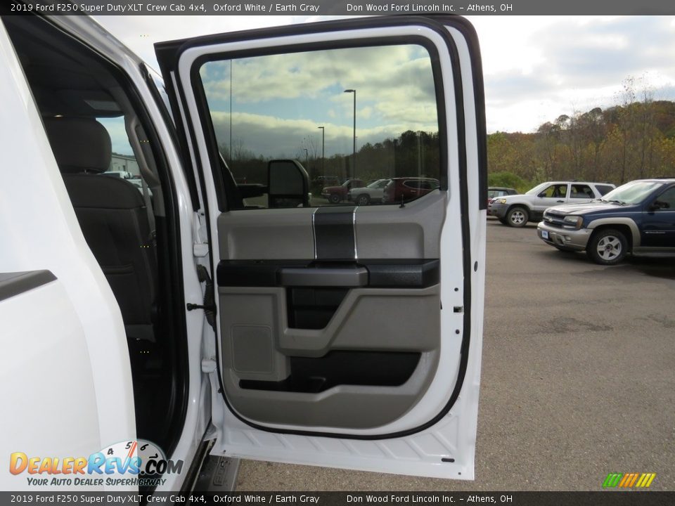 2019 Ford F250 Super Duty XLT Crew Cab 4x4 Oxford White / Earth Gray Photo #21
