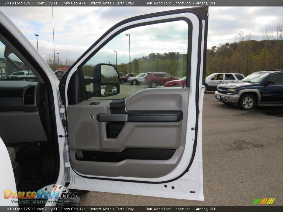 2019 Ford F250 Super Duty XLT Crew Cab 4x4 Oxford White / Earth Gray Photo #23