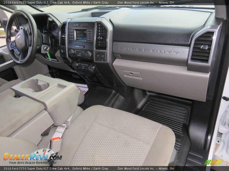 2019 Ford F250 Super Duty XLT Crew Cab 4x4 Oxford White / Earth Gray Photo #25