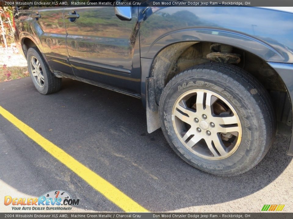 2004 Mitsubishi Endeavor XLS AWD Machine Green Metallic / Charcoal Gray Photo #4