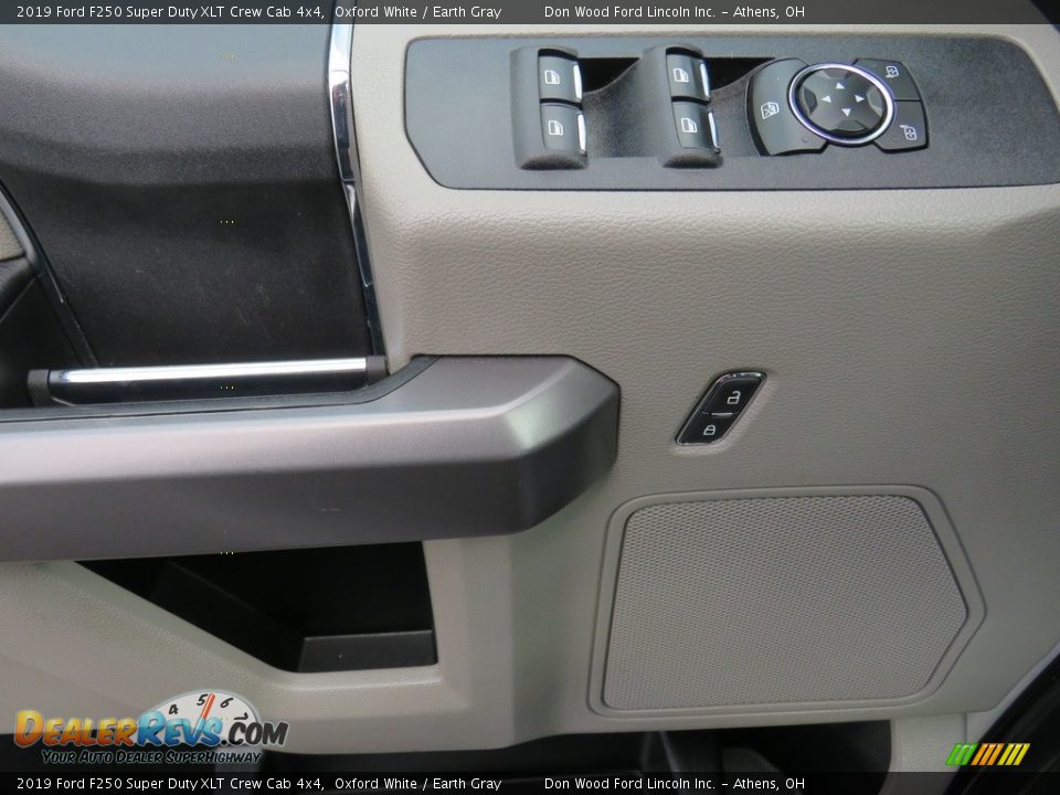 2019 Ford F250 Super Duty XLT Crew Cab 4x4 Oxford White / Earth Gray Photo #33