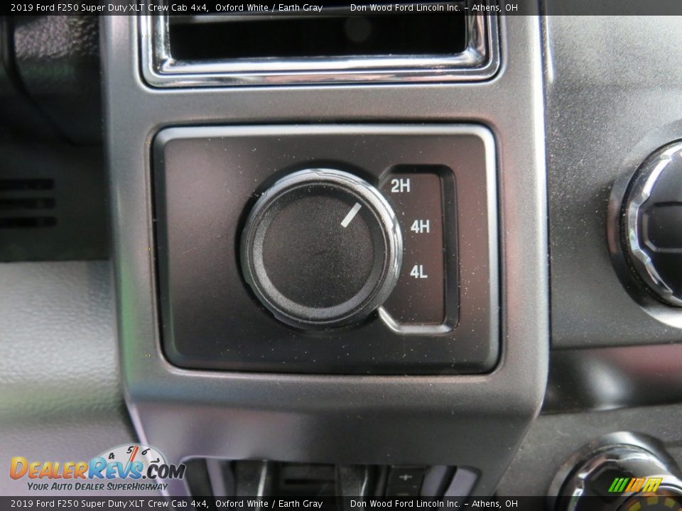 2019 Ford F250 Super Duty XLT Crew Cab 4x4 Oxford White / Earth Gray Photo #35