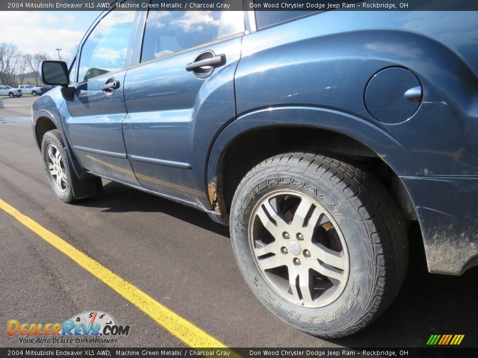 2004 Mitsubishi Endeavor XLS AWD Machine Green Metallic / Charcoal Gray Photo #9