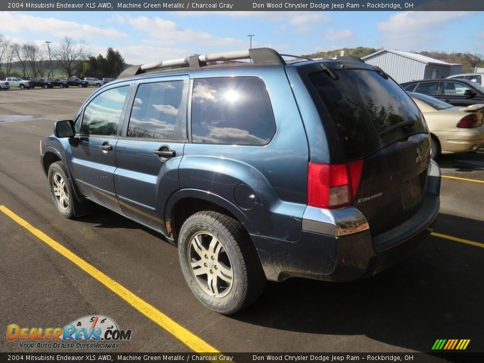 2004 Mitsubishi Endeavor XLS AWD Machine Green Metallic / Charcoal Gray Photo #10