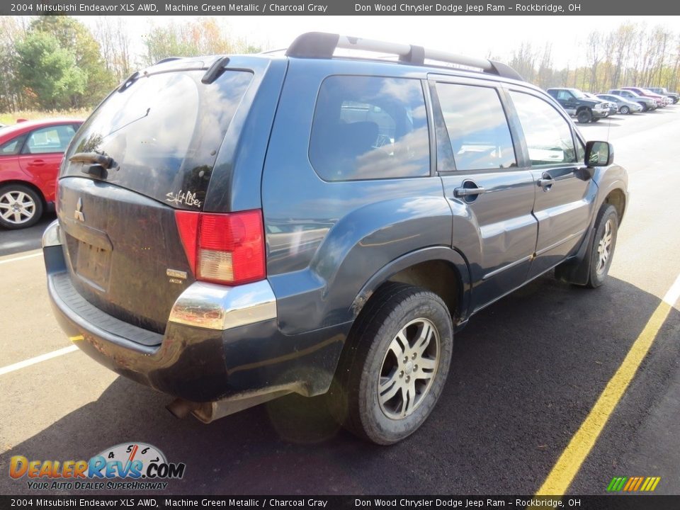 2004 Mitsubishi Endeavor XLS AWD Machine Green Metallic / Charcoal Gray Photo #12