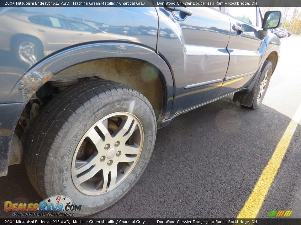 2004 Mitsubishi Endeavor XLS AWD Machine Green Metallic / Charcoal Gray Photo #13