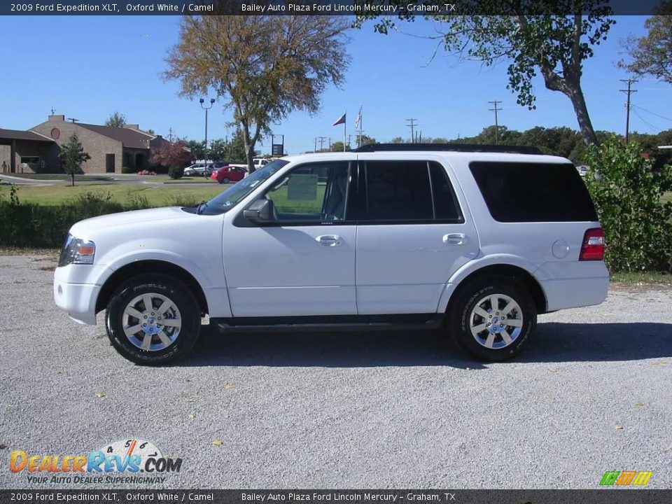 2009 Ford Expedition XLT Oxford White / Camel Photo #2
