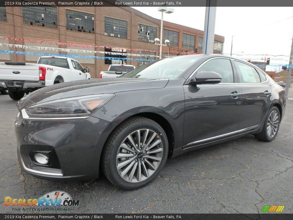 Front 3/4 View of 2019 Kia Cadenza Premium Photo #7