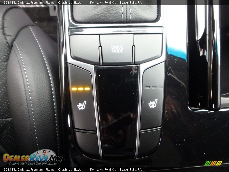 Controls of 2019 Kia Cadenza Premium Photo #18
