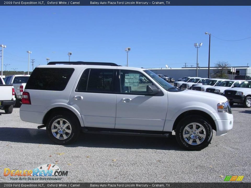2009 Ford Expedition XLT Oxford White / Camel Photo #5