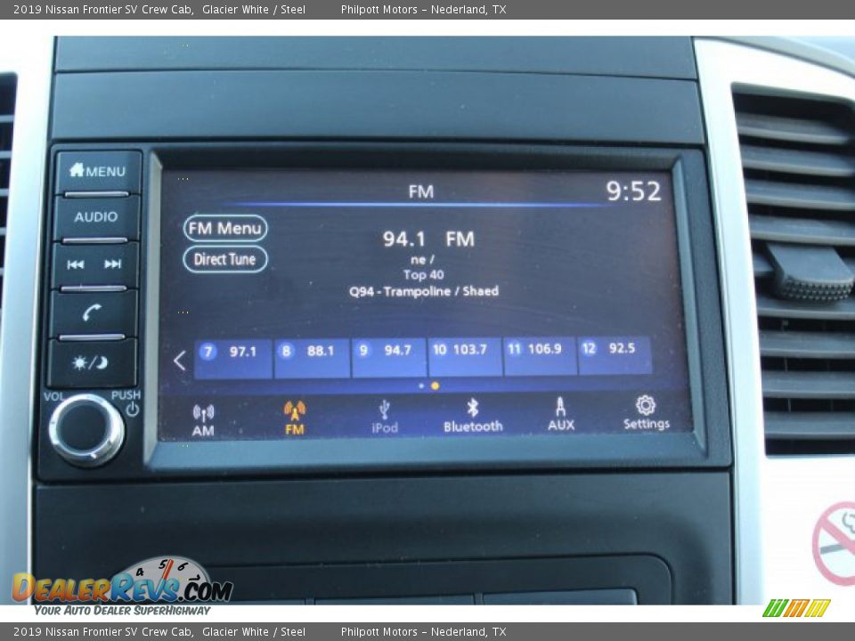 2019 Nissan Frontier SV Crew Cab Glacier White / Steel Photo #24