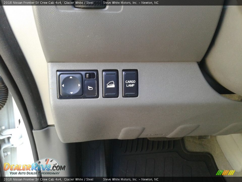2018 Nissan Frontier SV Crew Cab 4x4 Glacier White / Steel Photo #16