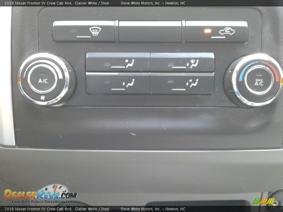 2018 Nissan Frontier SV Crew Cab 4x4 Glacier White / Steel Photo #23