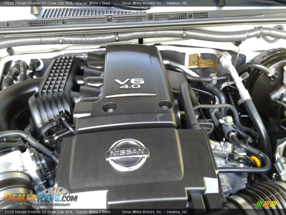 2018 Nissan Frontier SV Crew Cab 4x4 Glacier White / Steel Photo #28