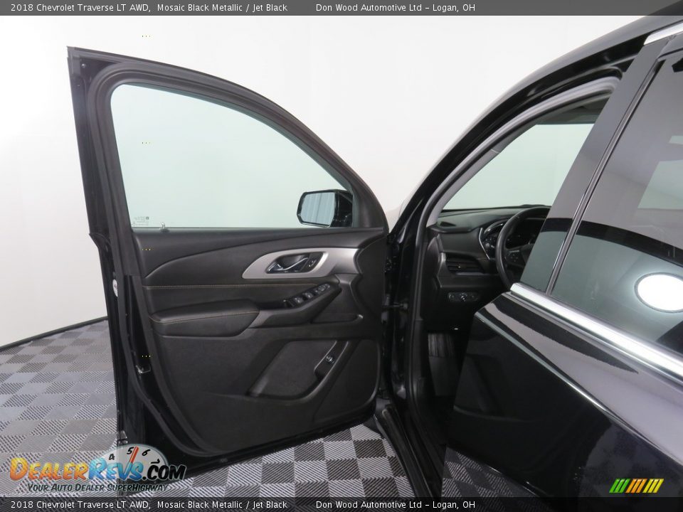 2018 Chevrolet Traverse LT AWD Mosaic Black Metallic / Jet Black Photo #30