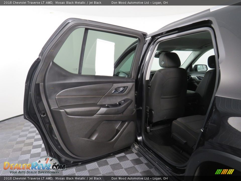 2018 Chevrolet Traverse LT AWD Mosaic Black Metallic / Jet Black Photo #33