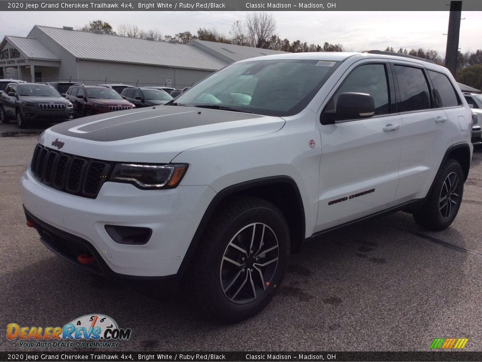 Front 3/4 View of 2020 Jeep Grand Cherokee Trailhawk 4x4 Photo #5