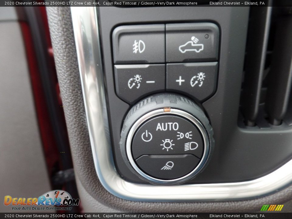 Controls of 2020 Chevrolet Silverado 2500HD LTZ Crew Cab 4x4 Photo #30