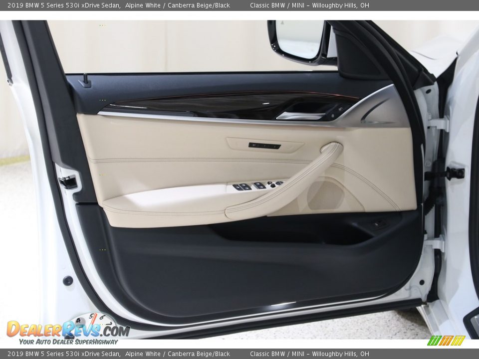 2019 BMW 5 Series 530i xDrive Sedan Alpine White / Canberra Beige/Black Photo #4